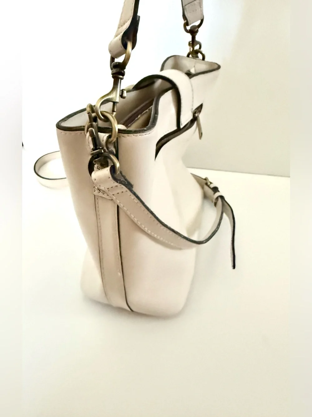 Patricia Nash Irving Bucket Bag Leather Buckle Shoulder Crossbody Cream